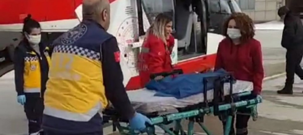 Van'da 15'inci gebeliği olan kadın için ambulans helikopter havalandı