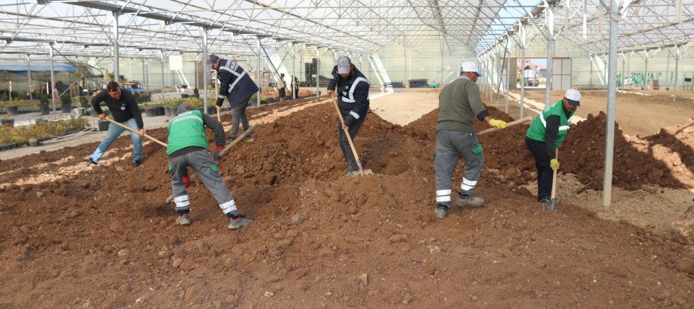 EDREMİT BELEDİYESİ YENİ DÖNEM İÇİN SERASINI YENİLİYOR!