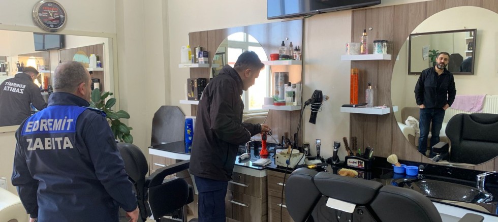 EDREMİT'TE BERBERLER DENETLENİYOR!