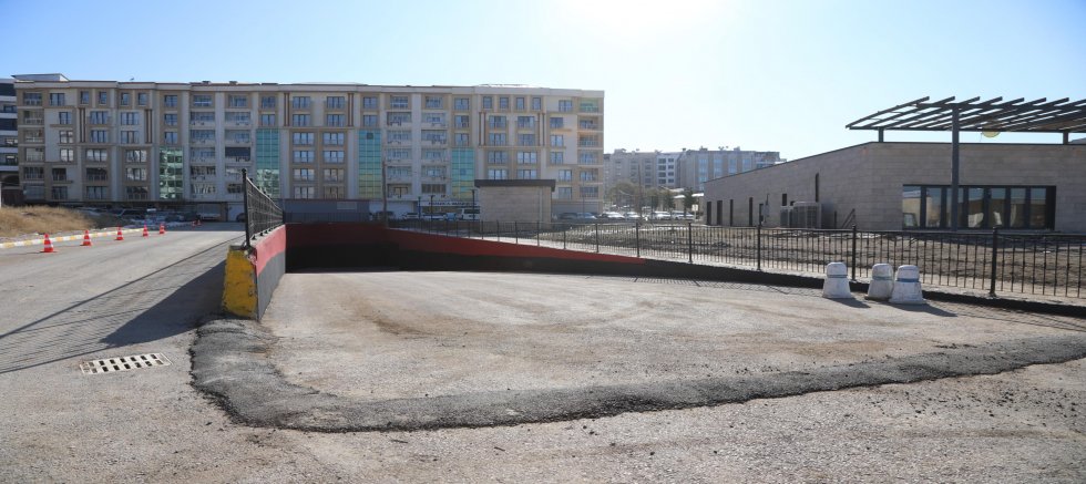 BEŞYOL MiLLET BAHÇESİNİN KAPALI OTOPARKI HİZMETE AÇILDI