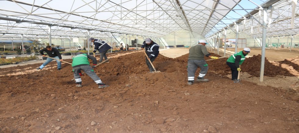 EDREMİT BELEDİYESİ YENİ DÖNEM İÇİN SERASINI YENİLİYOR!