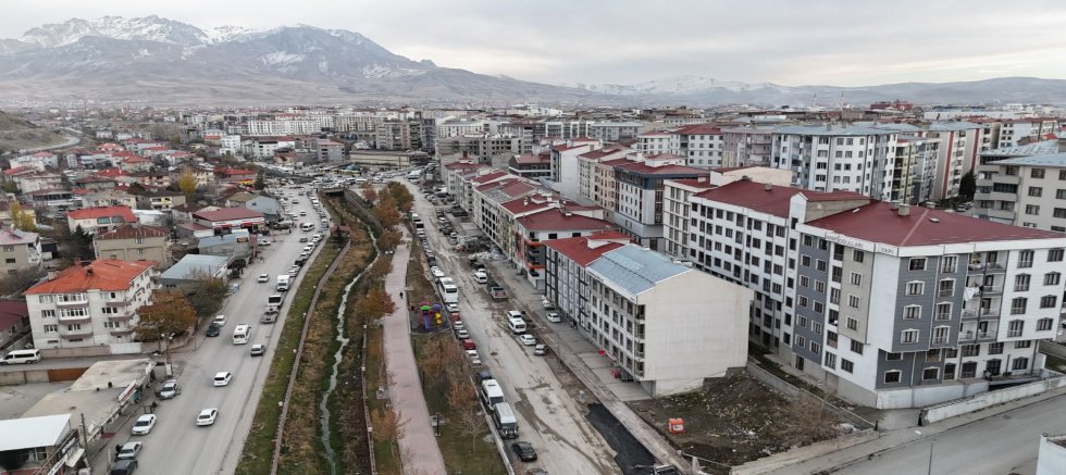 VAN BÜYÜKŞEHİR BELEDİYESİ'NDEN TRAFİĞİ RAHATLATACAK HAMLE