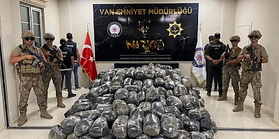 VAN'DA 2 TON ESRAR ELE GEÇİRİLDİ 