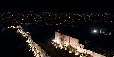 VAN KALESİ IŞIL IŞIL OLDU