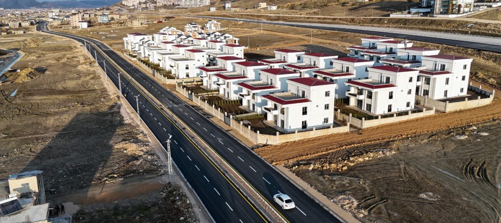 VAN BÜYÜKŞEHİR BELEDİYESİ'NİN 11 KİLOMETRELİK ELMALIK YOLU TRAFİĞE AÇILDI 